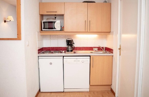 Puy-Saint-Vincent Apartment | Wifi, 2nd floor, swimming pool, balcony, fireplace or stove, parking, tv, ski locker, 39m²