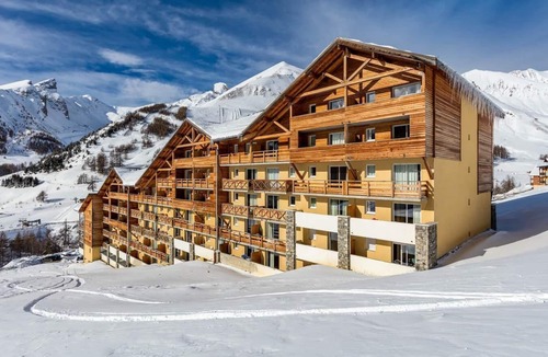 Allos Apartment | Wifi, 50m from shops, swimming pool, sauna, hammam, balcony, tv, ski locker, 42-45m², Val d'Allos