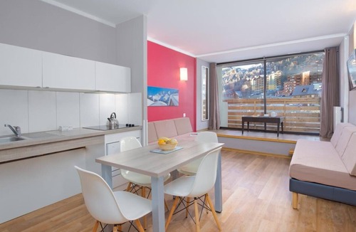 Isola Apartment | Wifi, 50m from shops, swimming pool, sauna, tv, ski locker, 20m², Isola 2000