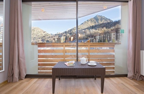 Isola Apartment | Wifi, 50m from shops, swimming pool, sauna, tv, ski locker, 26m², Isola 2000