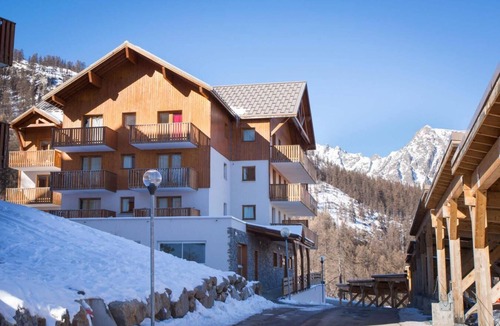 Puy-Saint-Vincent Apartment | Wifi, Ground floor, swimming pool, balcony, parking, tv, ski locker, 39m², Puy-Saint-Vincent