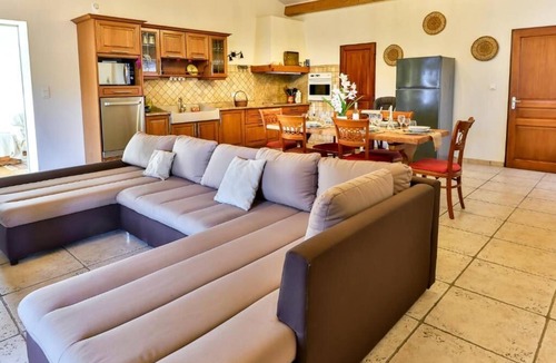 Graveson House | With friends or family, La Maison du Bonheur is the place for you!