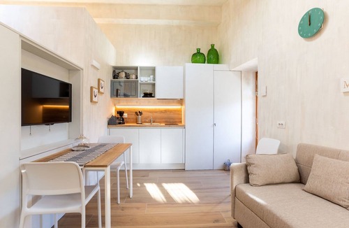 Voltino Apartment | Wohnung in Voltino mit Privatparkplatz by Interhome
