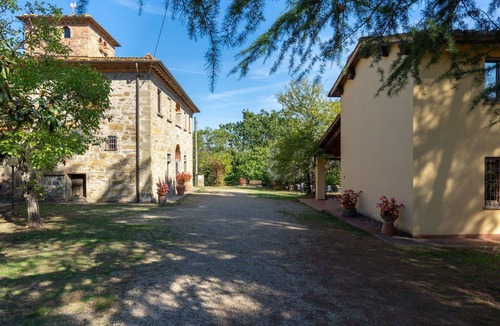 Montevarchi Villa | Wonderful private villa with private pool, WIFI, TV, balcony, pets allowed and panoramic view