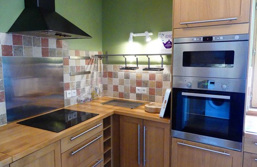 Limoux Apartment | XL GARDEN APARTMENT, SLEEPS 9 IN 4 AC BEDROOMS 1K, 2Q, 2S, FRESH and SPACIOUS
