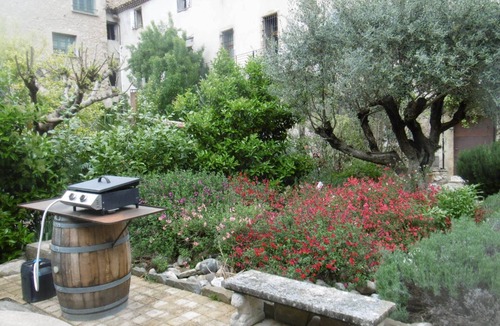 Limoux Apartment | XL GARDEN APARTMENT, SLEEPS 9 IN 4 AC BEDROOMS 1K, 2Q, 2S, FRESH and SPACIOUS