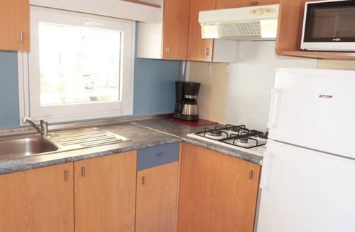 Saint-Mitre-les-Remparts House | ZEcamping 3* pataugeoire piscine locatif TV clim 24m2 4 pers