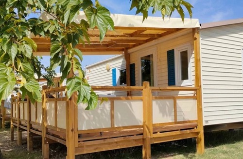 Saint-Mitre-les-Remparts House | ZEcamping 3* pataugeoire piscine locatif TV clim 24m2 4 pers