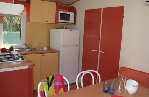Saint-Mitre-les-Remparts House | ZEcamping 3 étoiles pataugeoire piscine locatif TV clim 29m2 6 pers