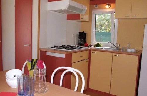 Saint-Mitre-les-Remparts House | ZEcamping 3 étoiles pataugeoire piscine locatif TV clim 29m2 6 pers