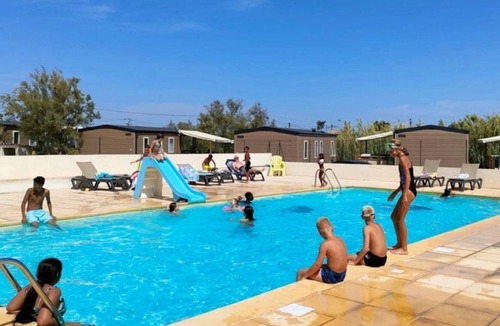 Saint-Mitre-les-Remparts House | ZEcamping 3* pataugeoire piscine locatif TV clim 29m2 6 pers