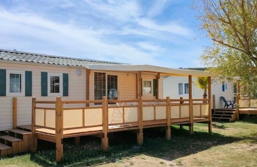 Saint-Mitre-les-Remparts House | ZEcamping 3* pataugeoire piscine locatif TV clim 32m2 8 pers