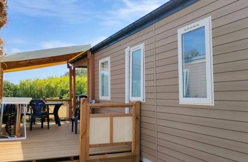 Saint-Mitre-les-Remparts House | ZEcamping 3* pataugeoire piscine locatif TV LV clim 35m2 8 pers