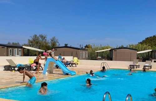 Saint-Mitre-les-Remparts House | ZEcamping 3* pataugeoire piscine locatif TV LV clim 35m2 8 pers