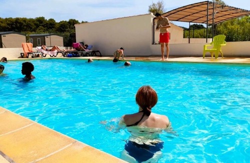 Saint-Mitre-les-Remparts House | ZEcamping 3 étoiles pataugeoire piscine locatif TV LV clim 35m2 8 pers