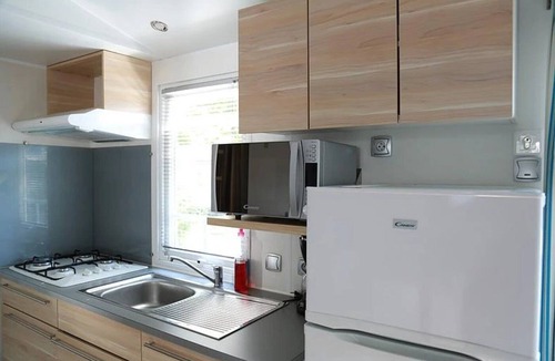 Villeneuve-les-Beziers House | ZEcamping 4* piscine animations locatif TV BBQ clim 30m2 8 pers
