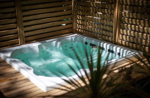 Villeneuve-les-Beziers House | ZEcamping 4* piscine animaux acceptés animations locatif TV LV BBQ