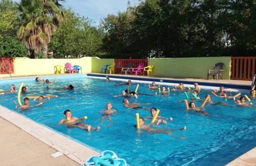 Villeneuve-les-Beziers House | ZEcamping 4 étoiles piscine locatif TV BBQ clim 28m2
