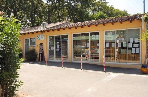Villeneuve-les-Beziers House | ZEcamping 4 étoiles piscine locatif TV BBQ clim 28m2