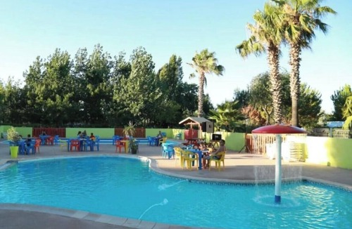 Villeneuve-les-Beziers Cabin | ZEcamping 4 étoiles piscine chiens acceptés club enfant tente BBQ 8m2