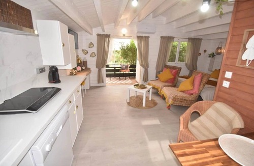 Paluds de Noves Ski Chalet | ZEcamping 4 étoiles piscine chiens acceptés jacuzzi chalet TV LV clim 32m2