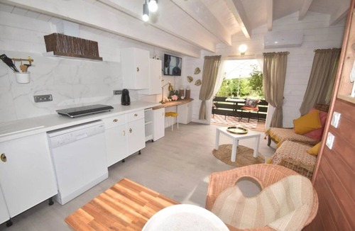 Paluds de Noves Ski Chalet | ZEcamping 4 étoiles piscine chiens acceptés jacuzzi chalet TV LV clim 32m2