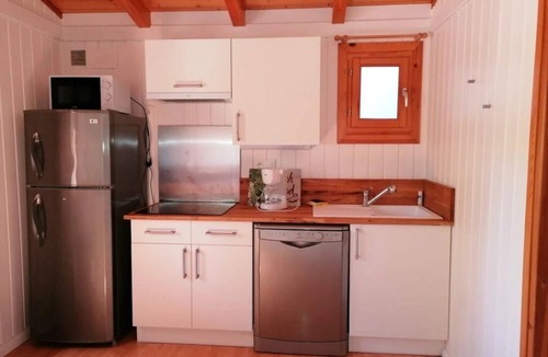 Paluds de Noves Ski Chalet | ZEcamping 4 étoiles piscine pet friendly jacuzzi chalet TV LV clim