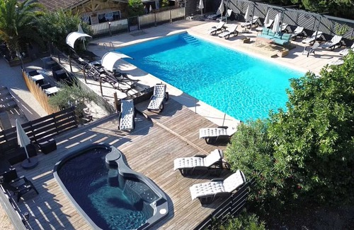 Paluds de Noves House | ZEcamping 4 étoiles piscine chiens acceptés jacuzzi tente 34m2 5 pers
