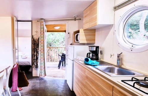 Orgon House | ZEcamping 4 étoiles piscine chiens acceptés mobil-home clim 27m2 5 pers