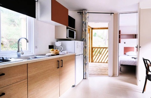Orgon House | ZEcamping 4 étoiles piscine animaux acceptés mobil-home TV LV clim