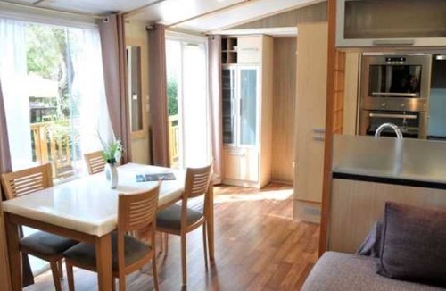 Castelnau-de-Guers House | ZEcamping 4 étoiles piscine dog friendly mobil-home TV 40m2 6 pers