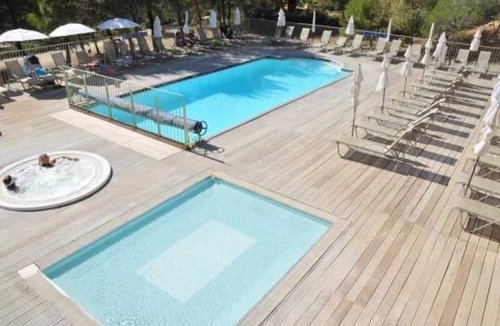 Castelnau-de-Guers House | ZEcamping 4 étoiles piscine dog friendly mobil-home TV 40m2 6 pers
