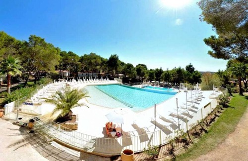 Castelnau-de-Guers House | ZEcamping 4 étoiles piscine pet friendly mobil-home TV clim 40m2