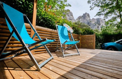 Orgon House | ZEcamping 4* piscine chiens acceptés locatif clim 22m2 4 pers