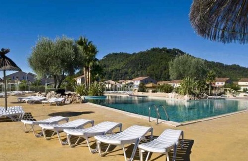 Vidauban Villa | ZEcamping 5 étoiles espace aquatique locatif TV LV BBQ 120m2