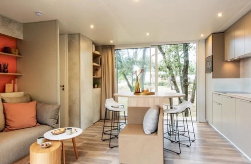 Le Muy House | ZEcamping 5 étoiles espace aquatique locatif TV LV clim 43m2