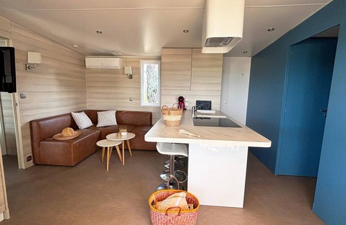 Le Muy House | ZEcamping 5 étoiles espace aquatique locatif TV LV clim 43m2