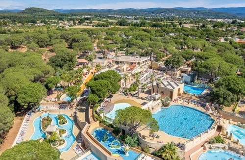 Le Muy House | ZEcamping 5 étoiles espace aquatique locatif TV LV clim 43m2