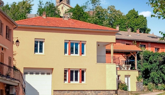 1 bedroom pet friendly apartment in Bellaffaire