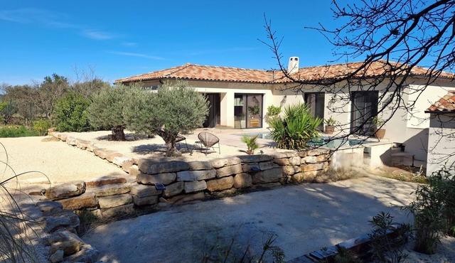 140m2 villa for rent. 3 bedrooms, swimming pool.