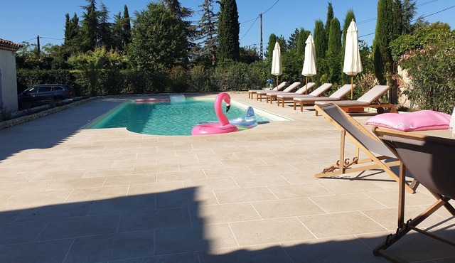 160 m2 house with 11 x 5 swimming pool in the heart of the Luberon Sud regional park