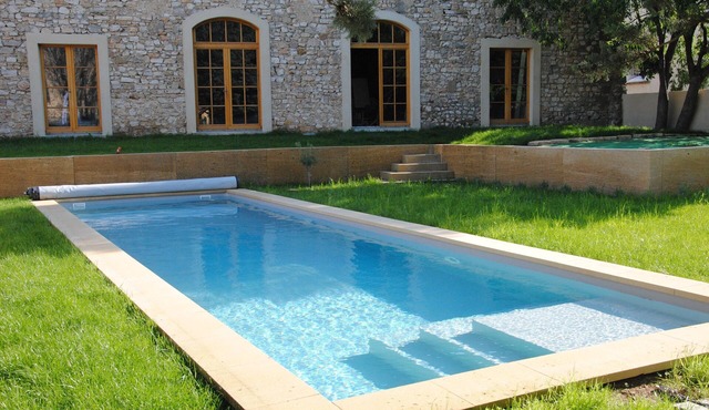 180m2 building with 12x4m saltwater pool 10 min from Uzès.