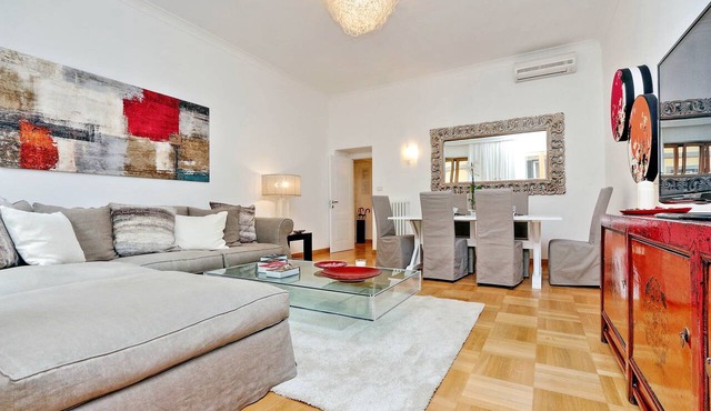 2 Apartments same building Piazza del Popolo 1+3