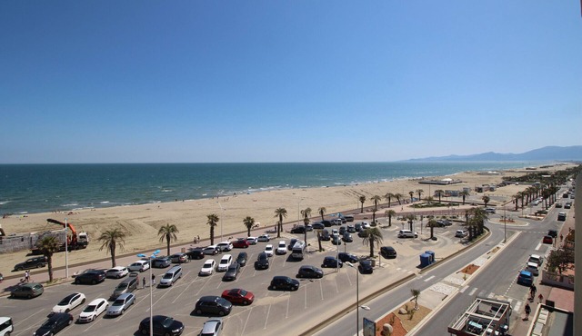 2 room apartment with sea view and parking
