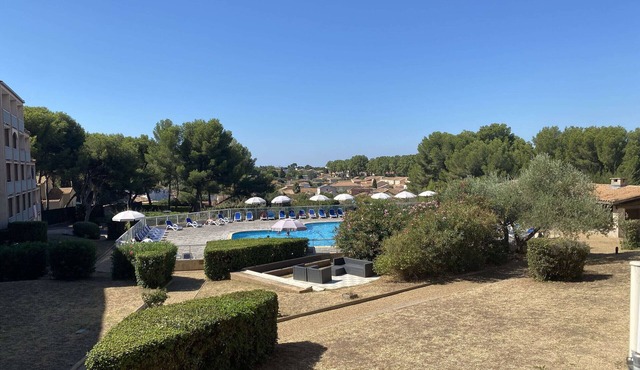 2-room apartment with terrace and pool in Balaruc-les-Bains