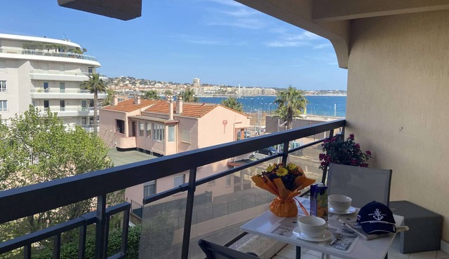2-room apartment with terrace near the beach