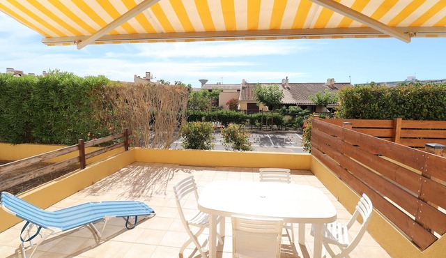 2-room, terrace, parking and direct beach access