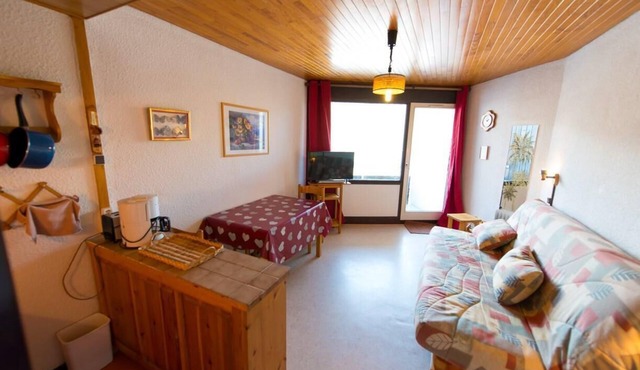 200m from resort center, 3rd floor, balcony, tv, 25m², Vars