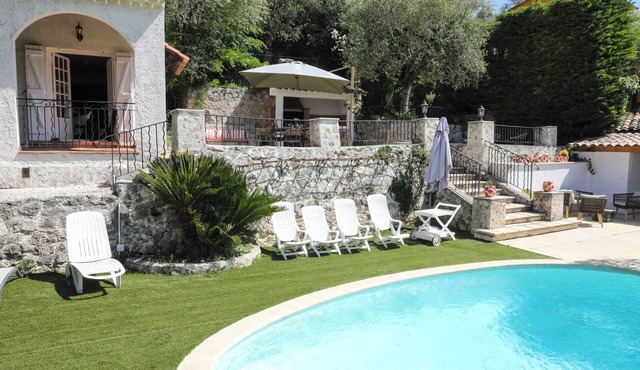 220-square-meter villa with a private pool