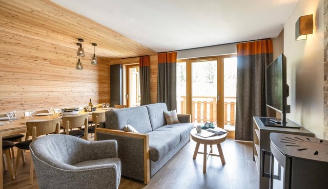 250m from shops, swimming pool, sauna, hammam, balcony, ski locker, 82-92m², Risoul